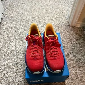 Like new Hoka 7 1/2